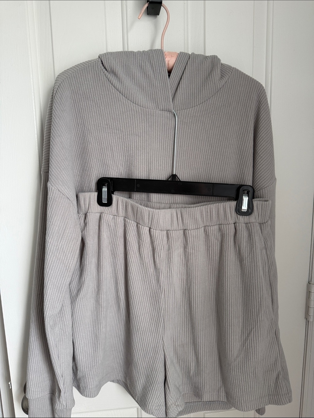 KIRUNDO Ribbed Hooded Lounge Set in Soft Taupe